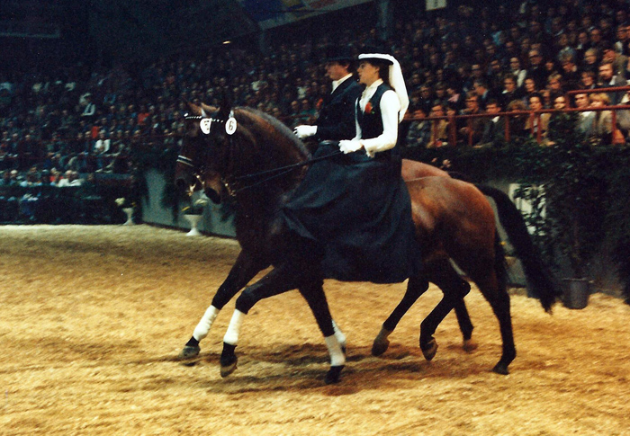 Galaabend 1980 - Pas de Deux in der Holstenhalle von Neumnster: Kastilio und Vitellus - geritten von Theo Schneider und Beate Langels